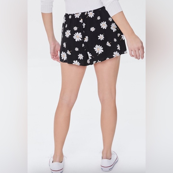 FOREVER 21 Black Daisy Floral Print High Rise Culotte Shorts NEW NWT Sz XS - Picture 4 of 8